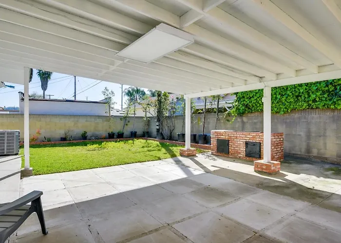 Home Between Los Angeles & Disney! Patio, Yard