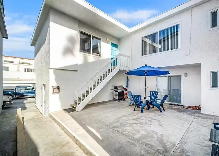 Charming Home Just Steps From The Beach 2 Bedroom, Private Back Patio, & Free Wifi